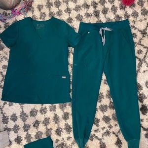 Hunter green figs set size small